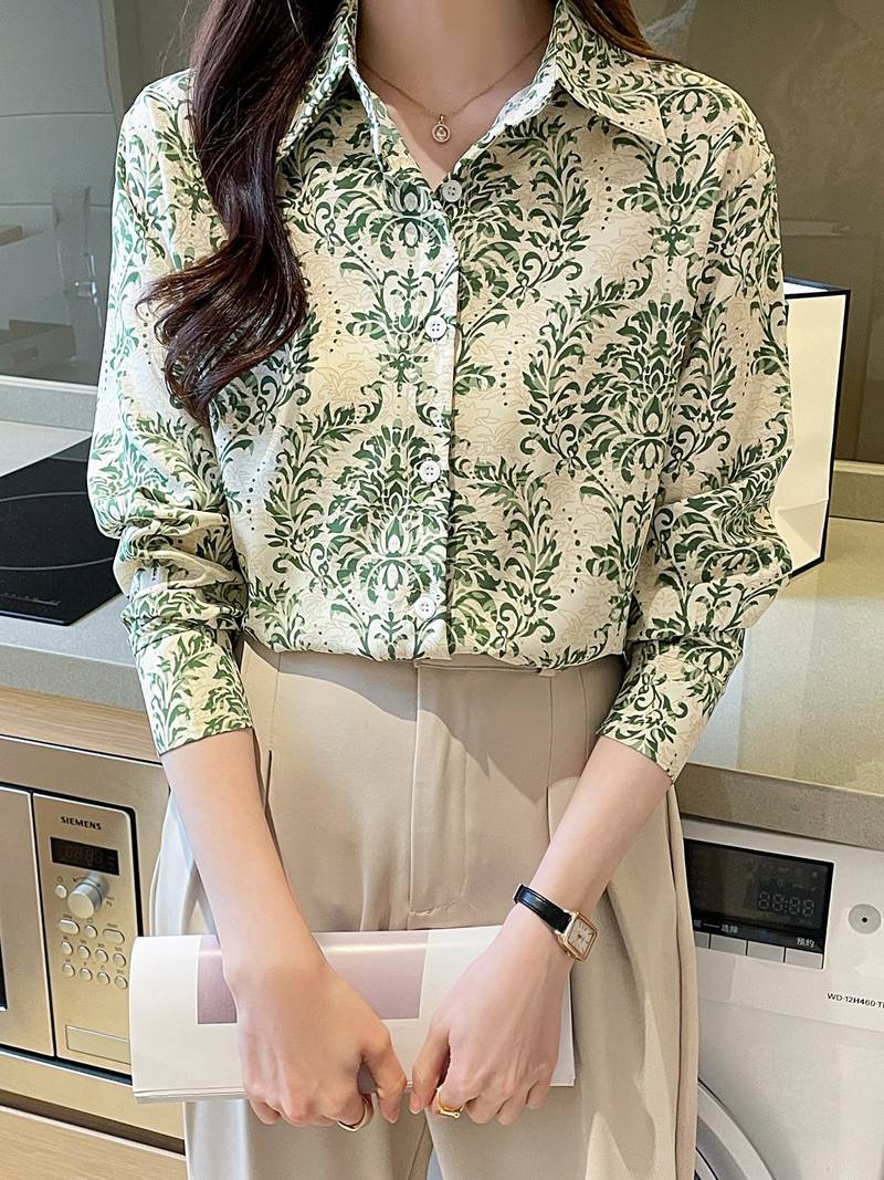 Women Printed Regular Fit Shirt with Full Sleeves Secondary image